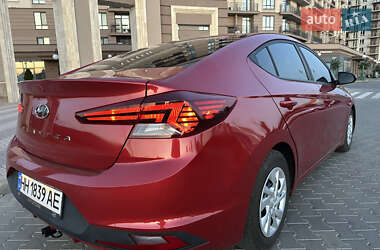 Седан Hyundai Elantra 2019 в 