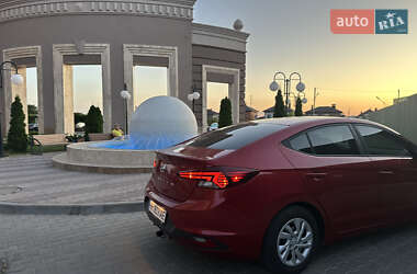 Седан Hyundai Elantra 2019 в 