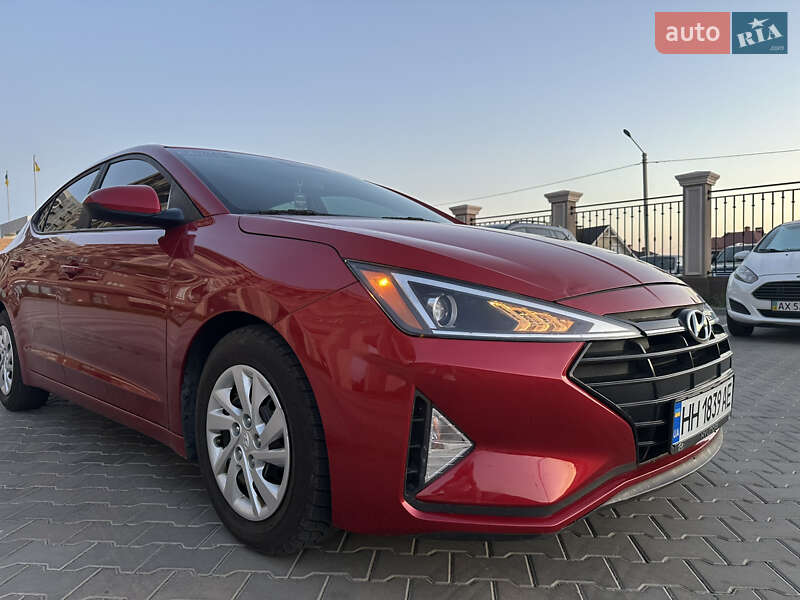 Седан Hyundai Elantra 2019 в Одессе