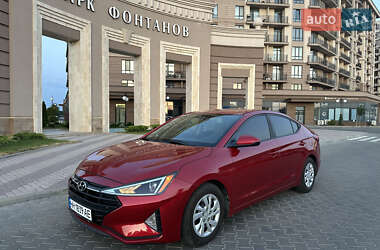 Седан Hyundai Elantra 2019 в 