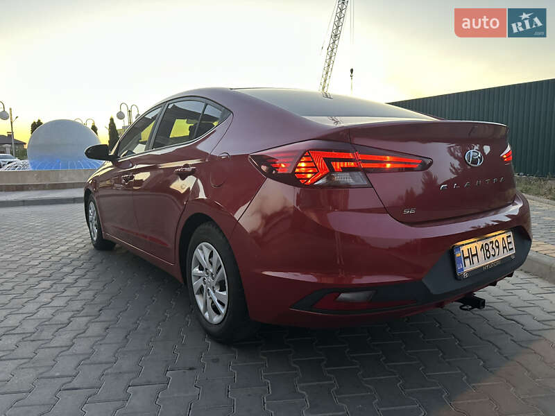 Седан Hyundai Elantra 2019 в Одессе