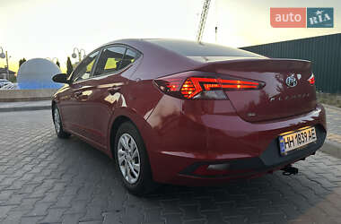 Седан Hyundai Elantra 2019 в 