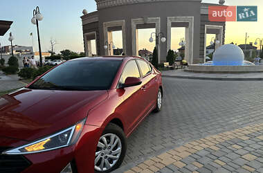 Седан Hyundai Elantra 2019 в 