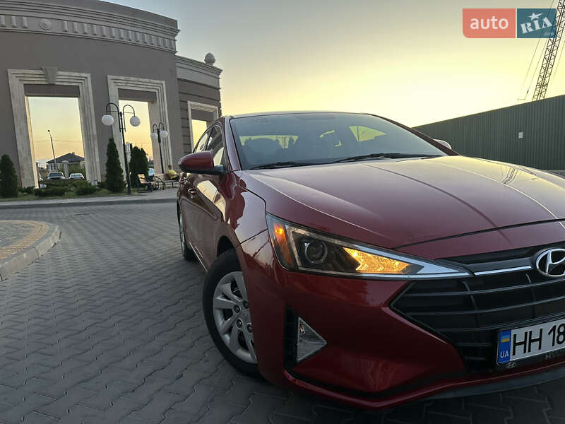 Седан Hyundai Elantra 2019 в Одессе