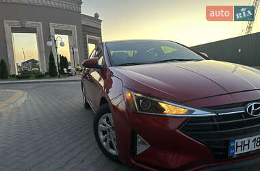 Седан Hyundai Elantra 2019 в 