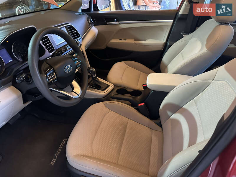 Седан Hyundai Elantra 2019 в Одессе