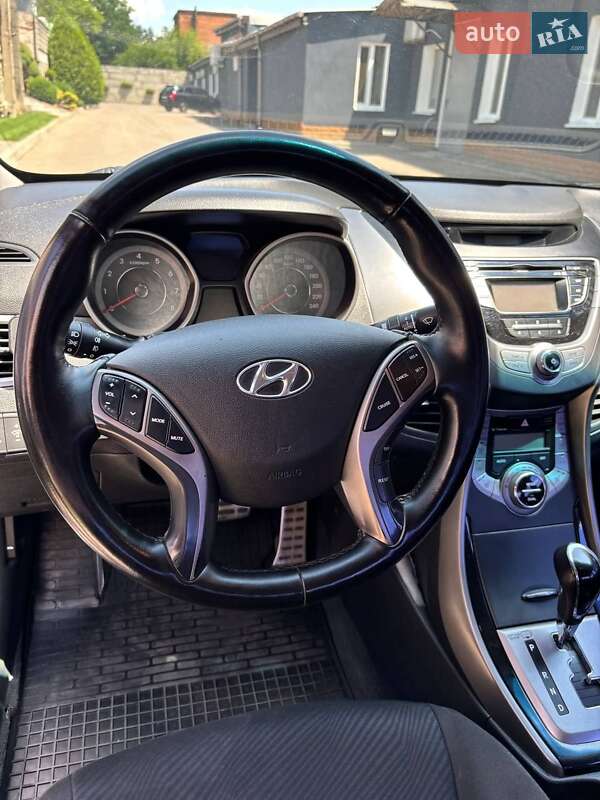 Седан Hyundai Elantra 2013 в Днепре