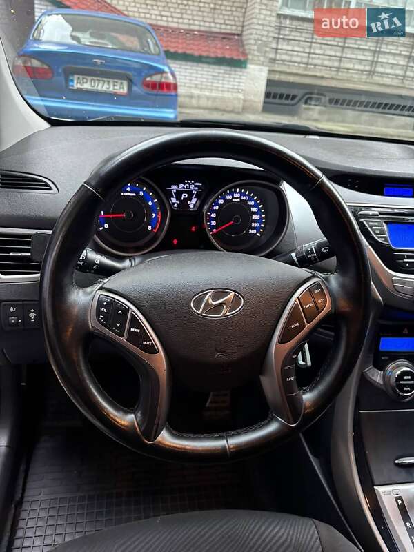 Седан Hyundai Elantra 2013 в Днепре