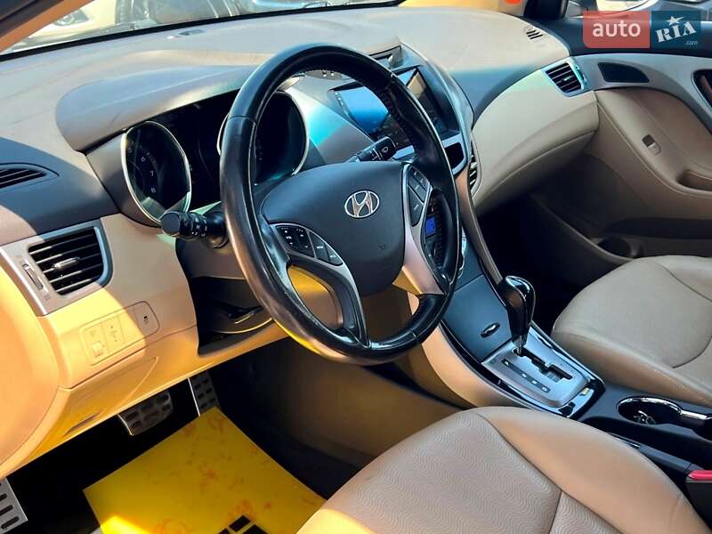 Седан Hyundai Elantra 2013 в Киеве