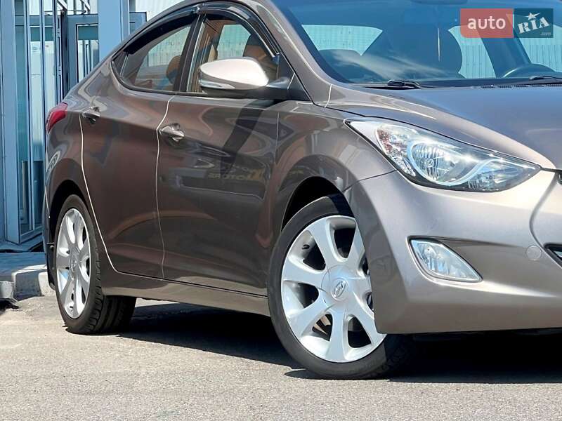 Седан Hyundai Elantra 2013 в Киеве