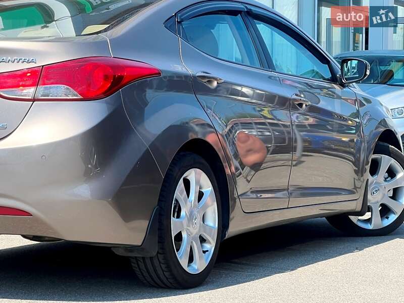 Седан Hyundai Elantra 2013 в Киеве