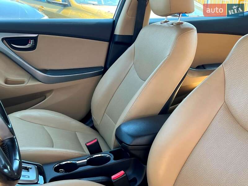 Седан Hyundai Elantra 2013 в Киеве