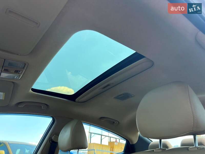Седан Hyundai Elantra 2013 в Киеве