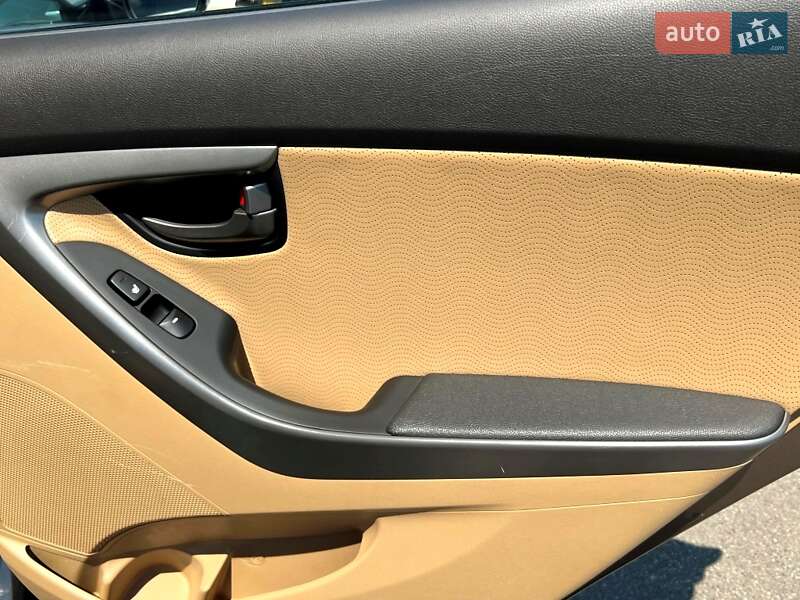 Седан Hyundai Elantra 2013 в Киеве