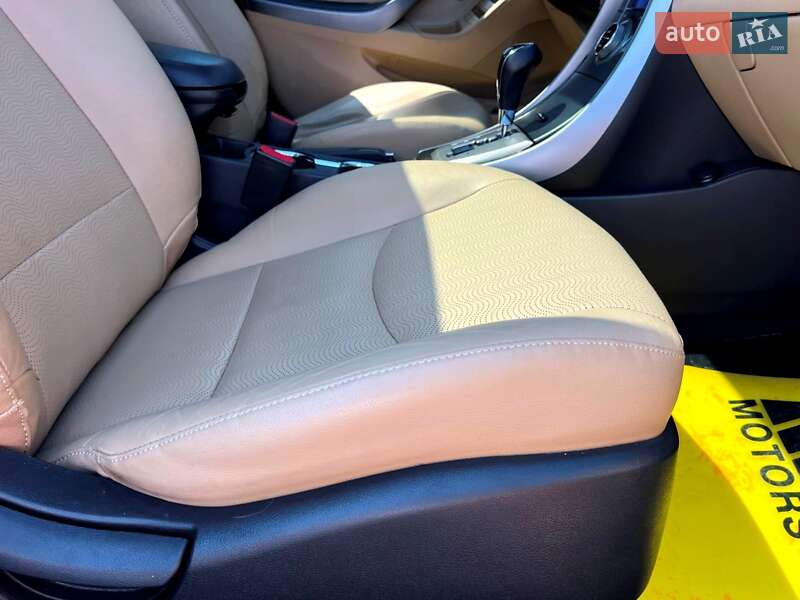 Седан Hyundai Elantra 2013 в Киеве