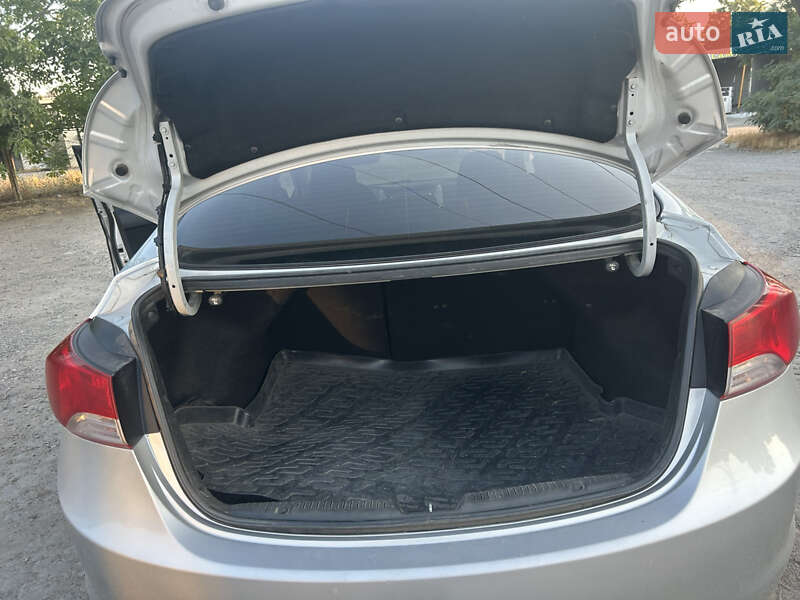 Седан Hyundai Elantra 2012 в Николаеве