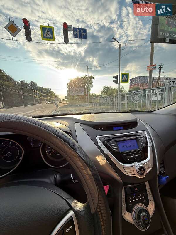 Седан Hyundai Elantra 2012 в Киеве