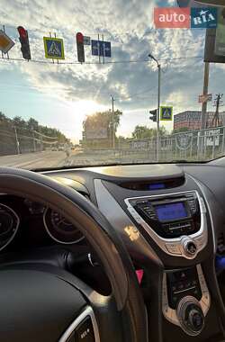 Седан Hyundai Elantra 2012 в 