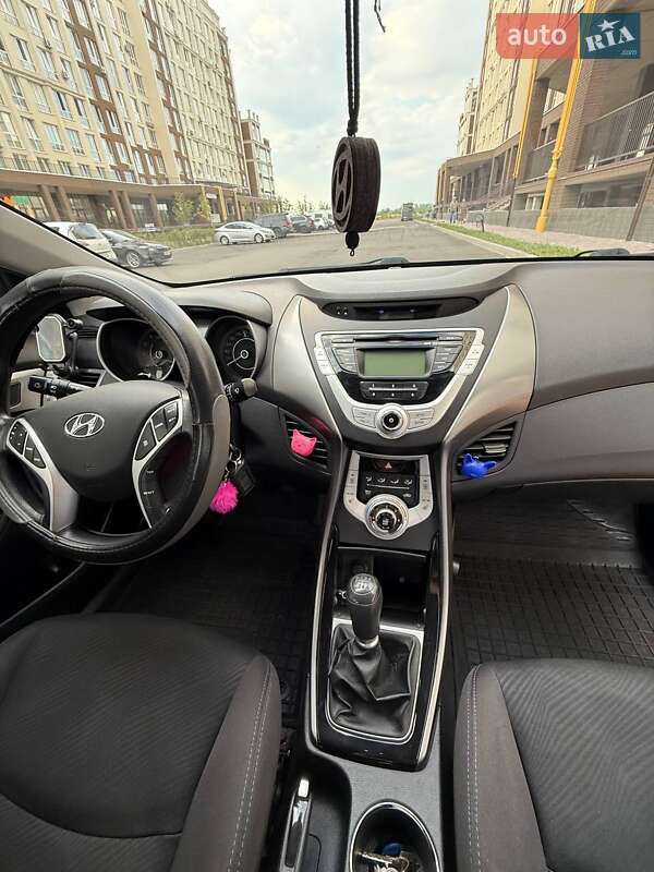 Седан Hyundai Elantra 2012 в Киеве