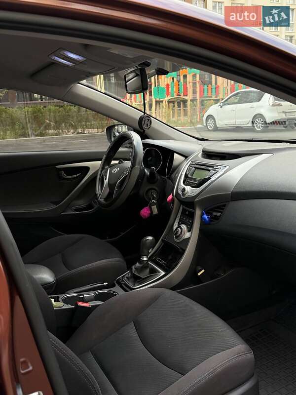 Седан Hyundai Elantra 2012 в Киеве