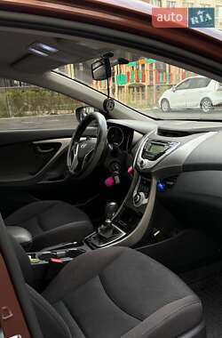 Седан Hyundai Elantra 2012 в 