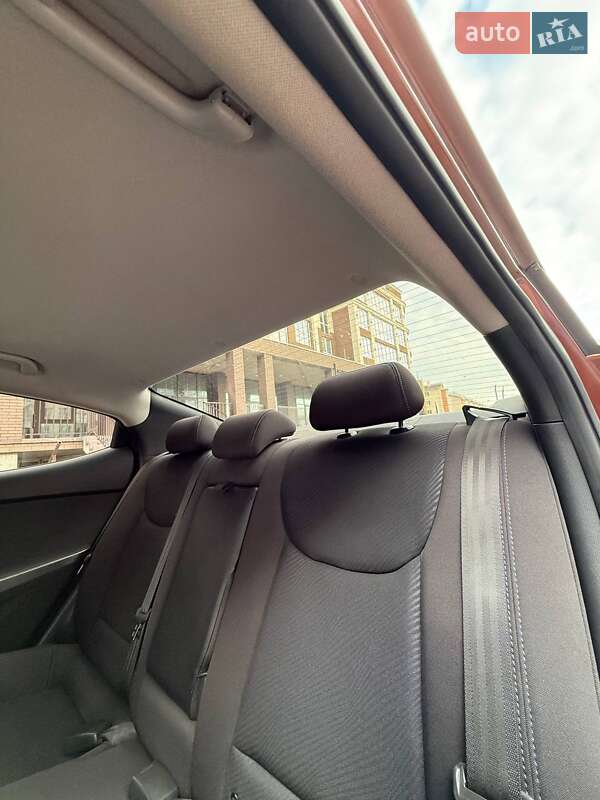 Седан Hyundai Elantra 2012 в Киеве