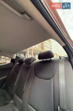 Седан Hyundai Elantra 2012 в 