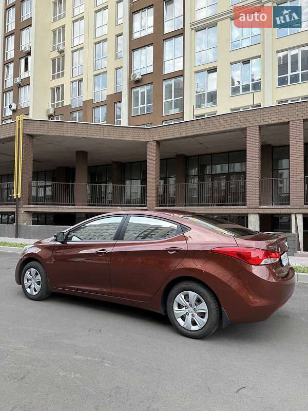 Седан Hyundai Elantra 2012 в Киеве