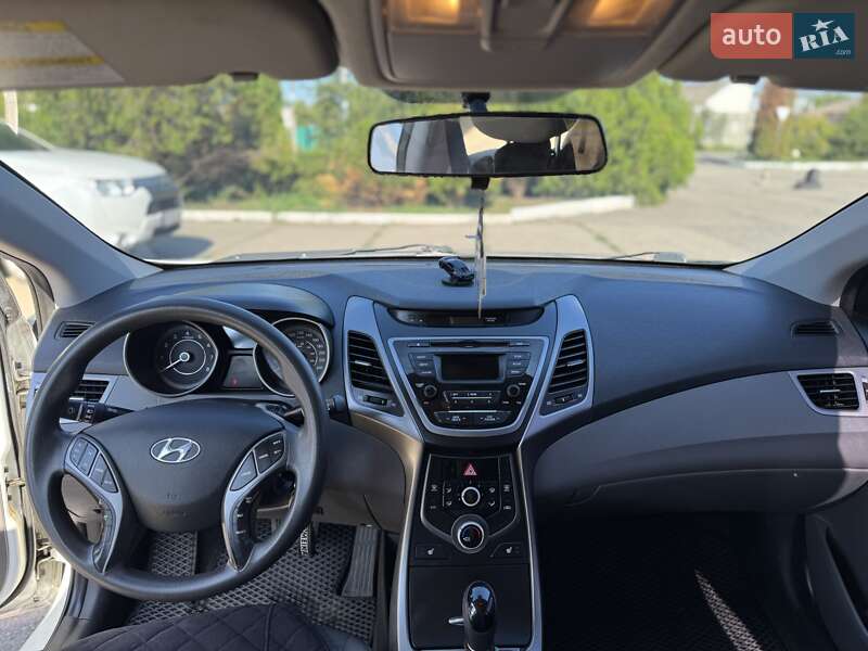 Седан Hyundai Elantra 2014 в Богодухове