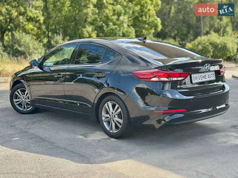 Седан Hyundai Elantra 2016 в Днепре