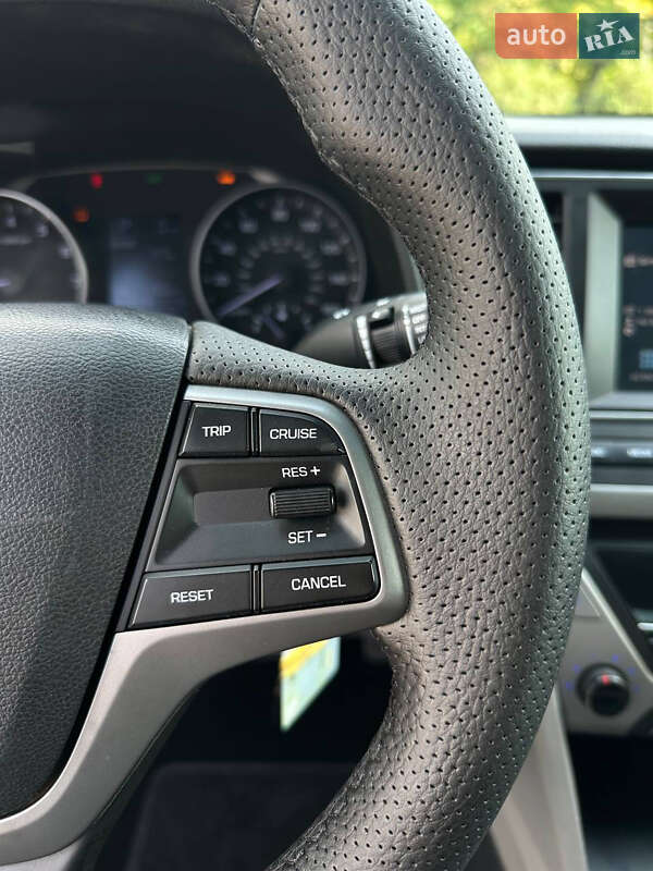 Седан Hyundai Elantra 2016 в Днепре