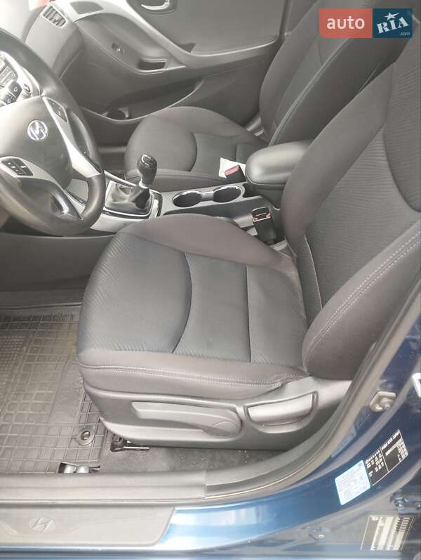 Седан Hyundai Elantra 2011 в Лубнах