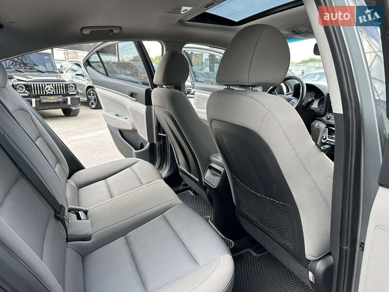 Седан Hyundai Elantra 2017 в Харкові