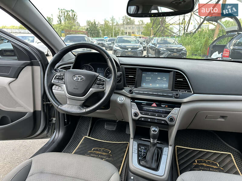 Седан Hyundai Elantra 2017 в Харкові