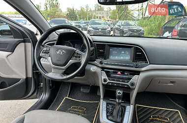 Седан Hyundai Elantra 2017 в 