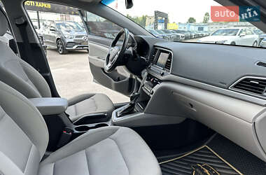 Седан Hyundai Elantra 2017 в 