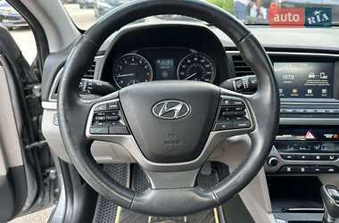 Седан Hyundai Elantra 2017 в 