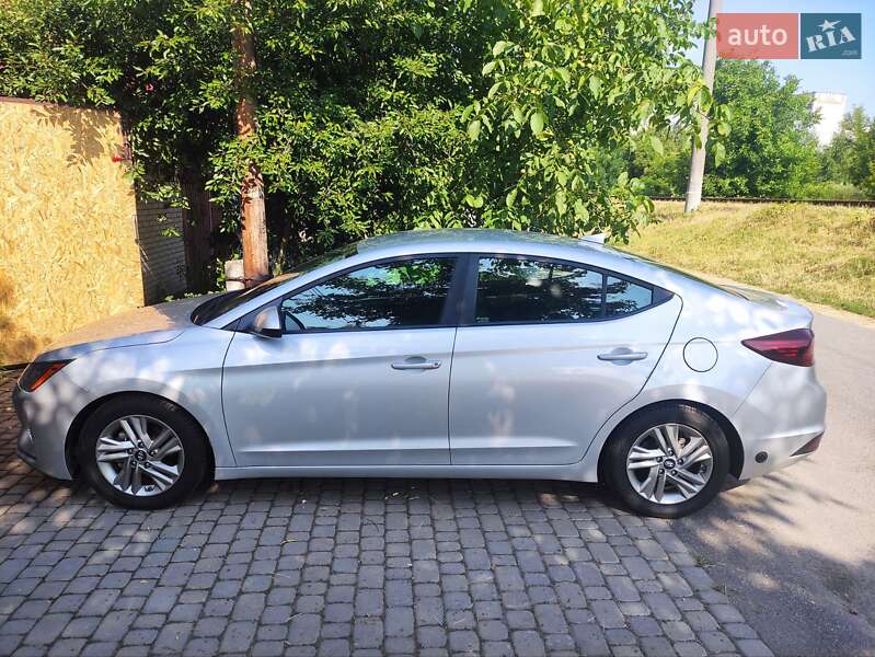 Седан Hyundai Elantra 2019 в Виннице