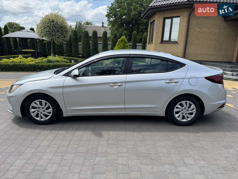 Седан Hyundai Elantra 2018 в Киеве