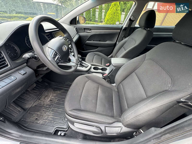 Седан Hyundai Elantra 2018 в Киеве