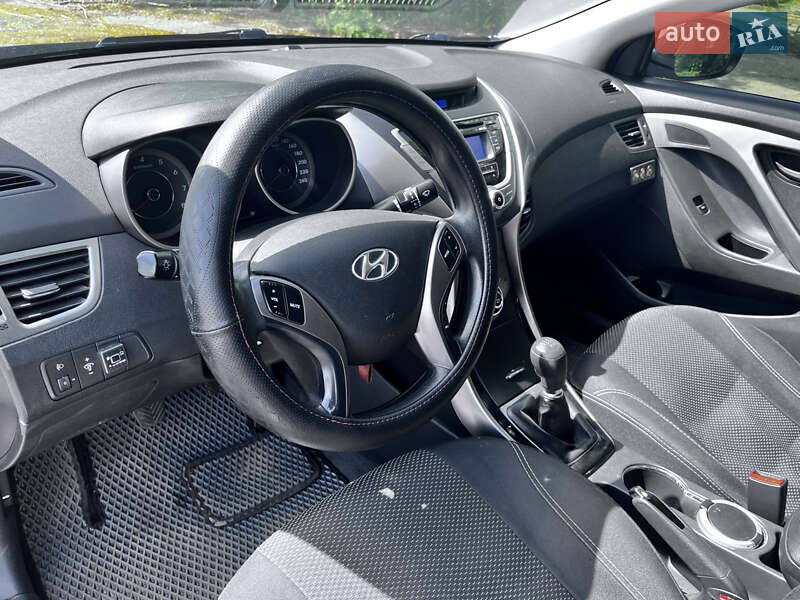 Седан Hyundai Elantra 2013 в Прилуках