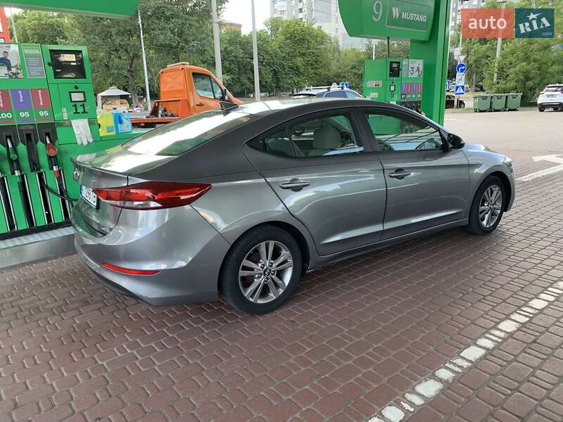 Седан Hyundai Elantra 2016 в Киеве