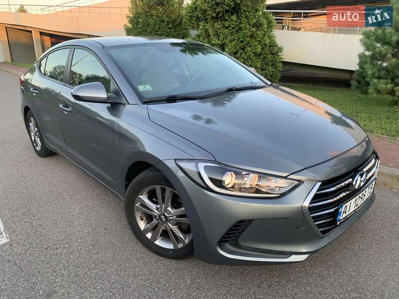 Седан Hyundai Elantra 2016 в Киеве