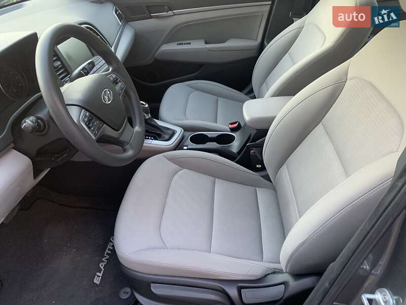 Седан Hyundai Elantra 2016 в Киеве