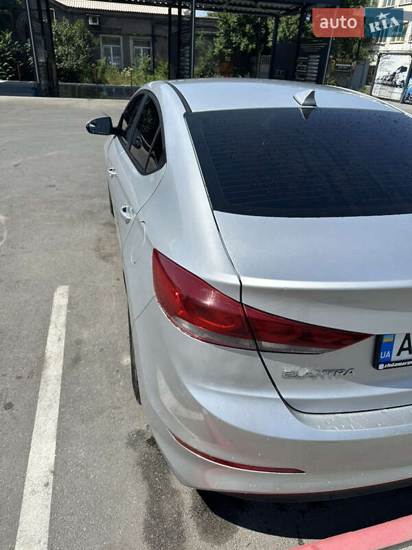 Седан Hyundai Elantra 2017 в Запорожье