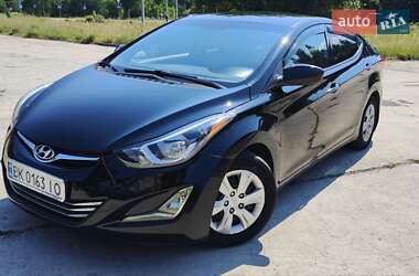 Седан Hyundai Elantra 2015 в Вараше