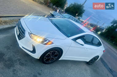 Седан Hyundai Elantra 2017 в 