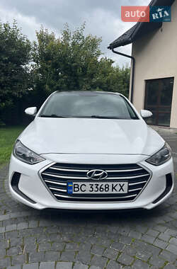 Седан Hyundai Elantra 2017 в Львові