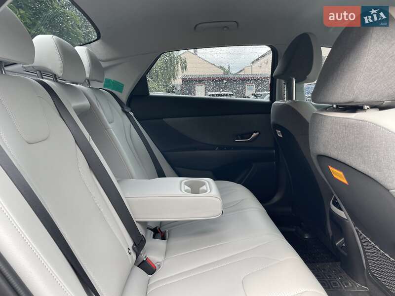 Седан Hyundai Elantra 2024 в Виннице