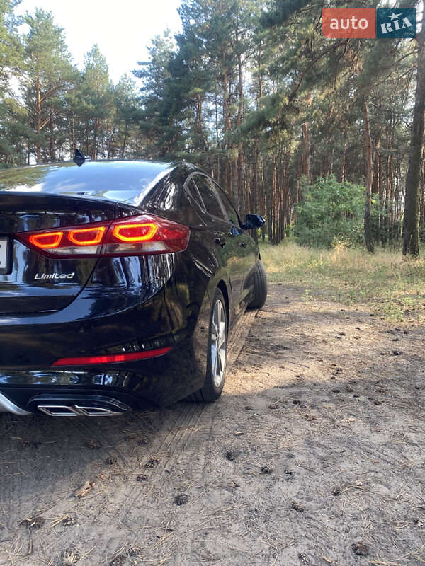 Седан Hyundai Elantra 2017 в Каменском